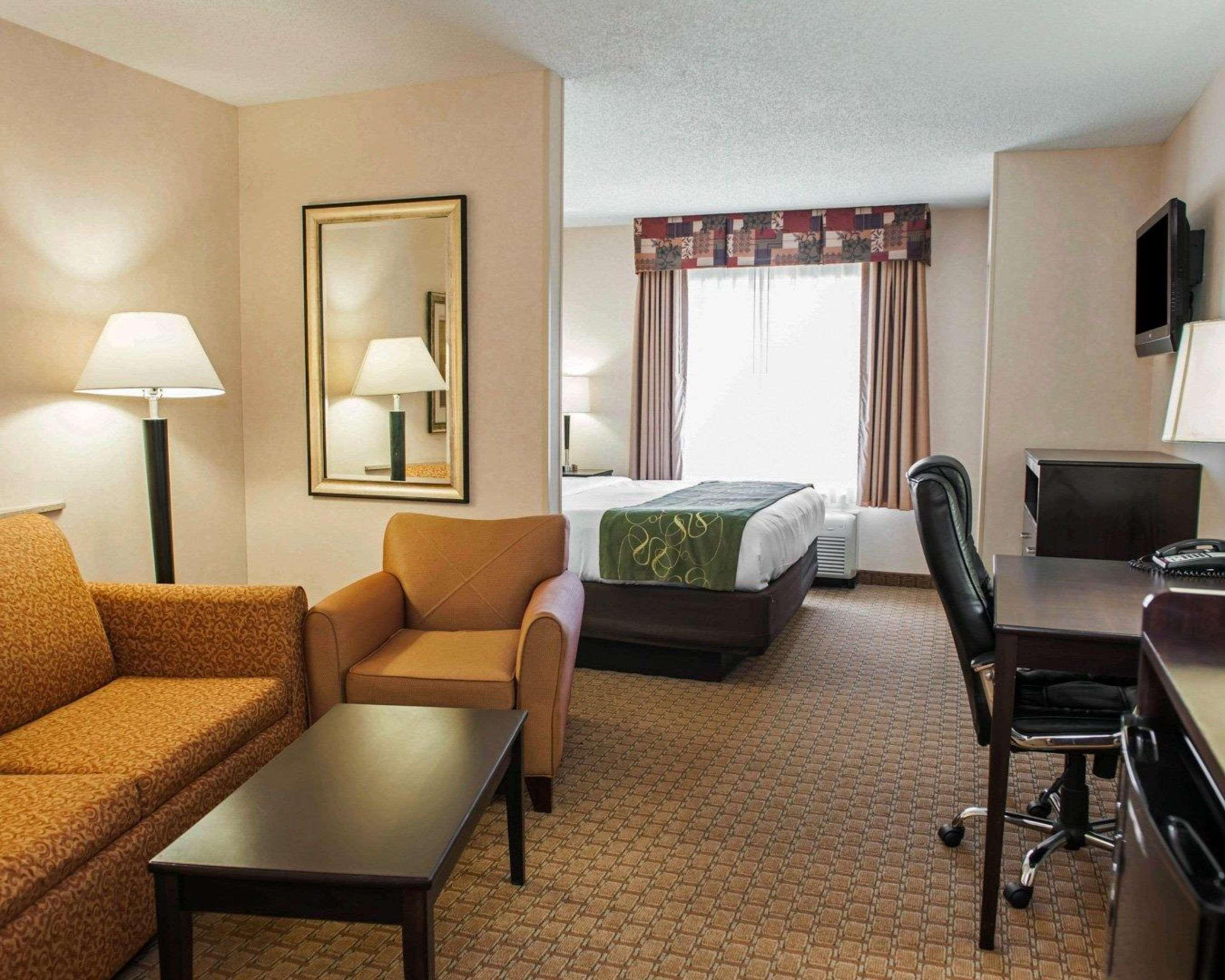 Comfort Suites Southport Exterior photo