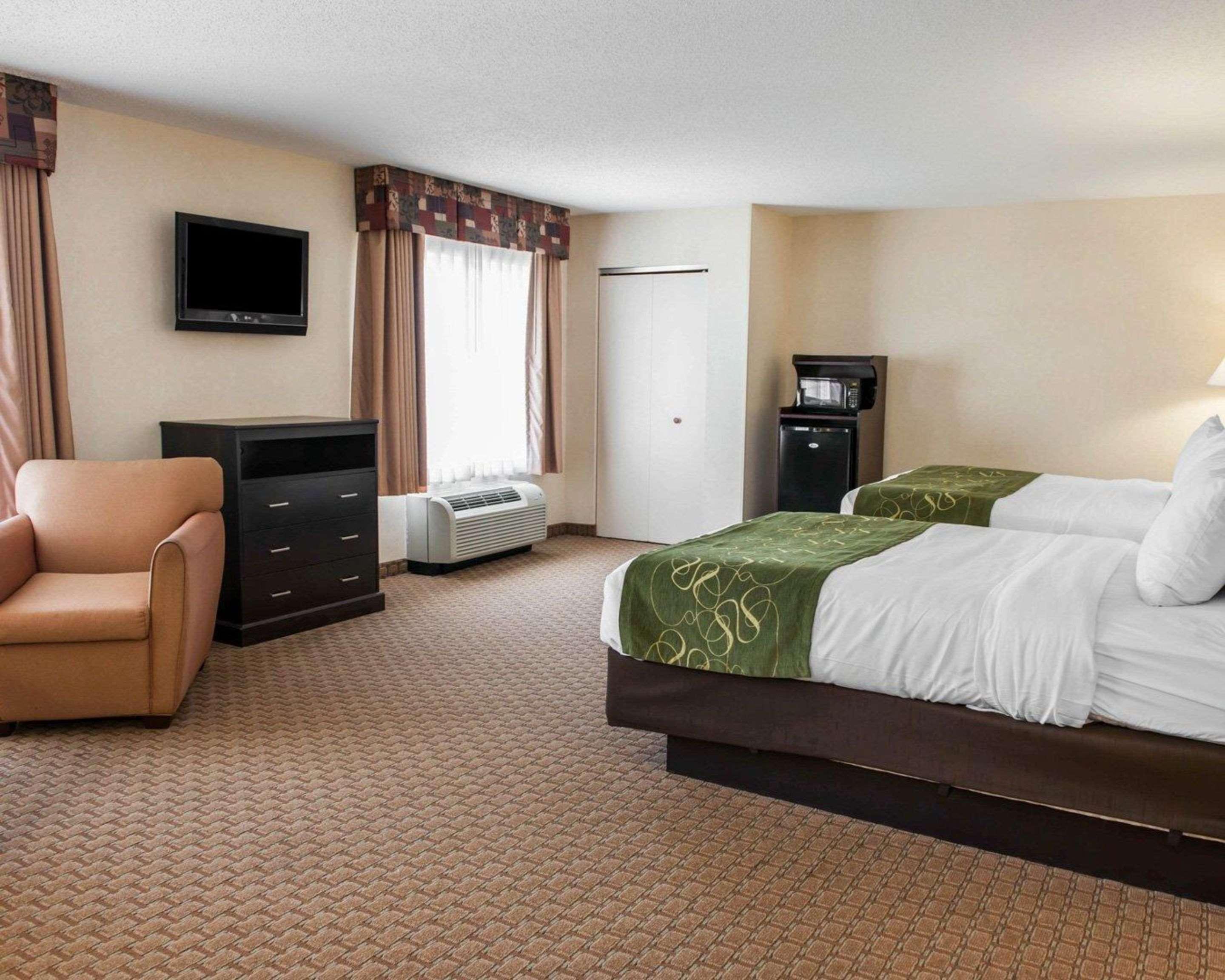 Comfort Suites Southport Exterior photo
