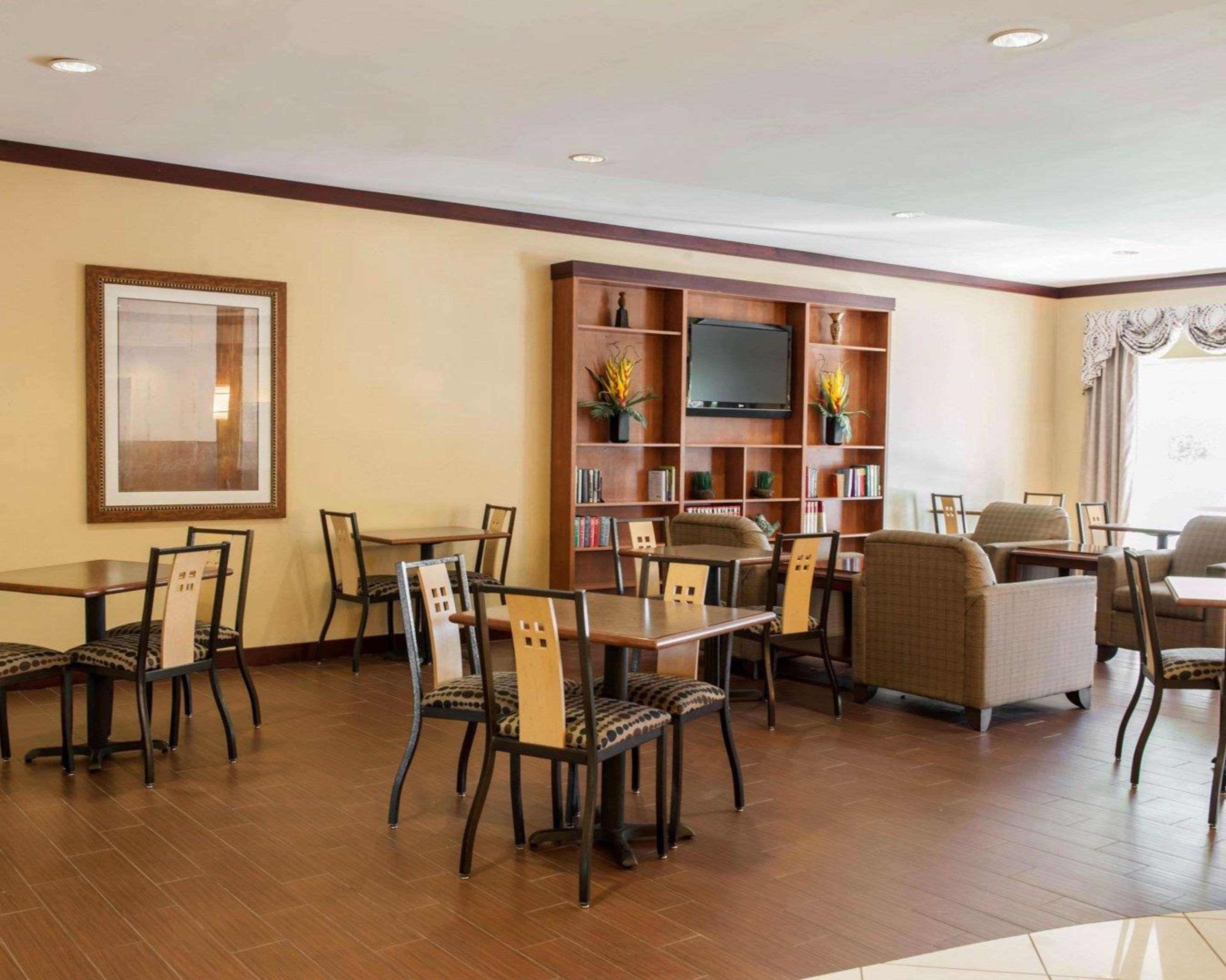 Comfort Suites Southport Exterior photo