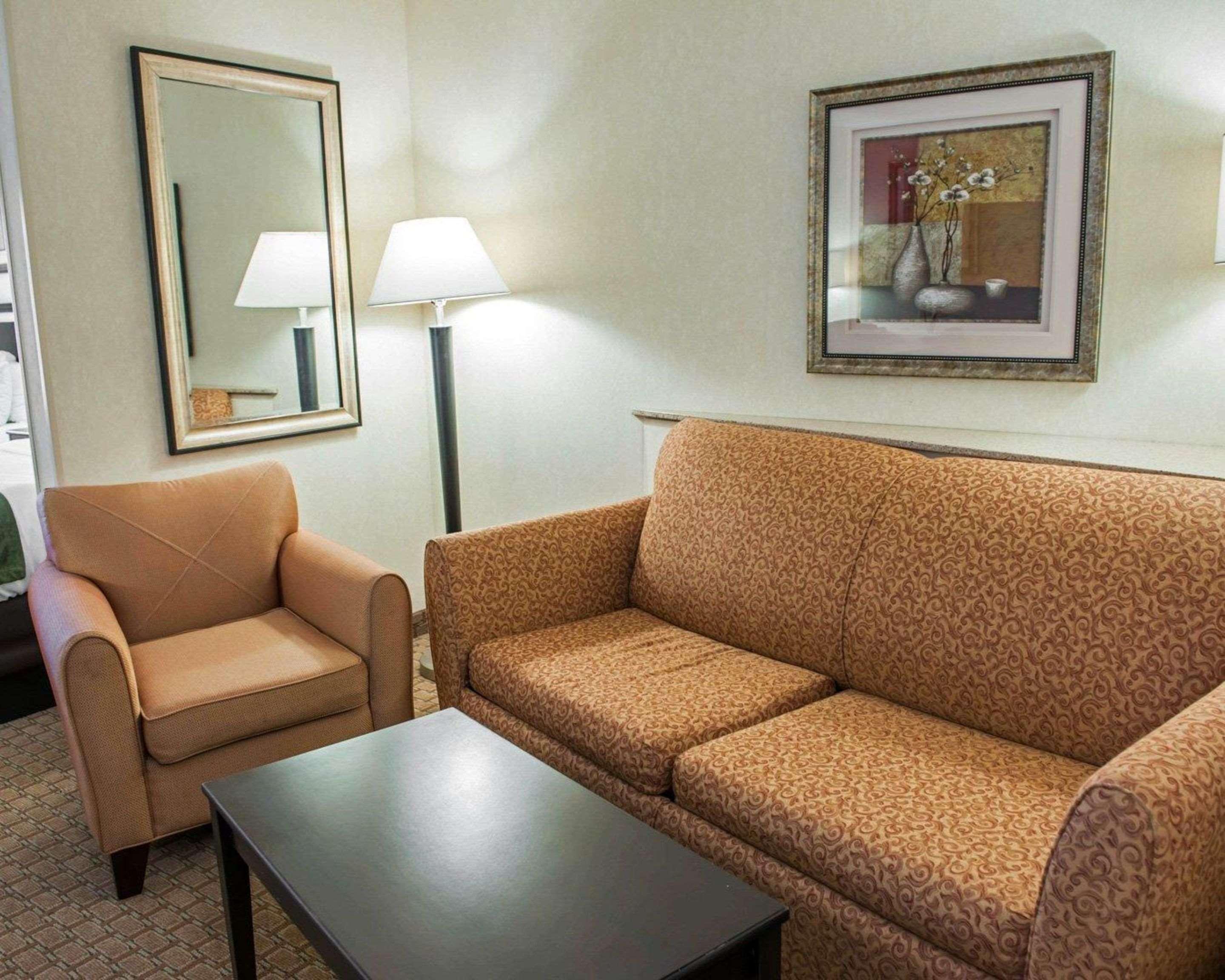 Comfort Suites Southport Exterior photo
